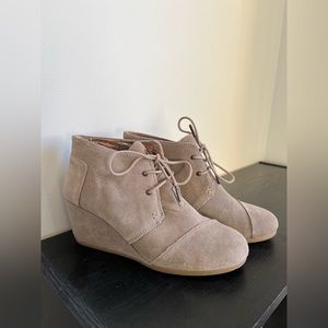 Toms. Tan Suede Lace-Up Wedge Ankle Booties. Women’s size 10.